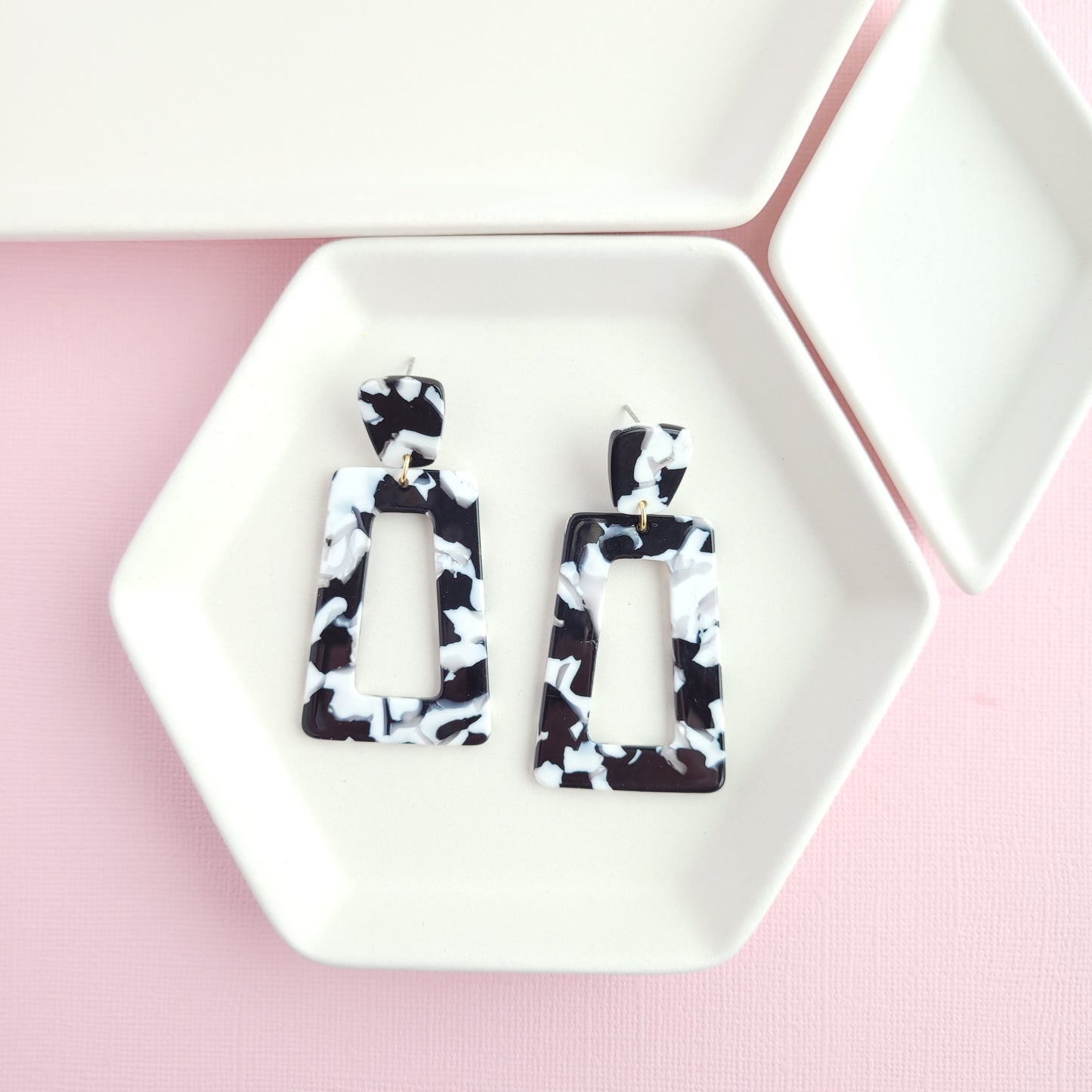 Avery Earrings - Black & White