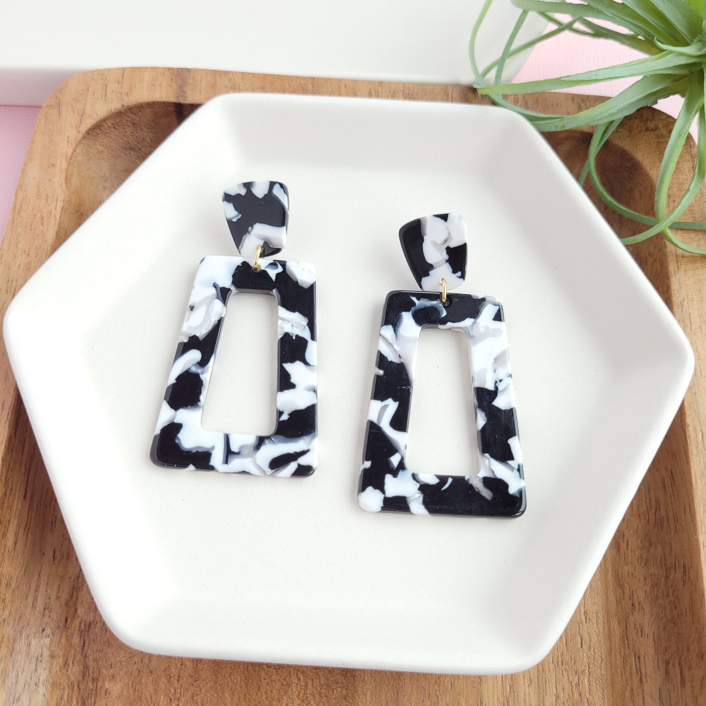 Avery Earrings - Black & White