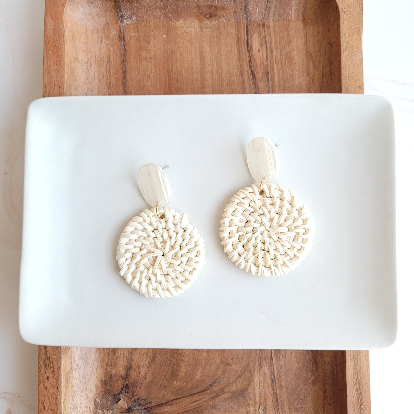 Dominica Earrings - Light Rattan Seashell