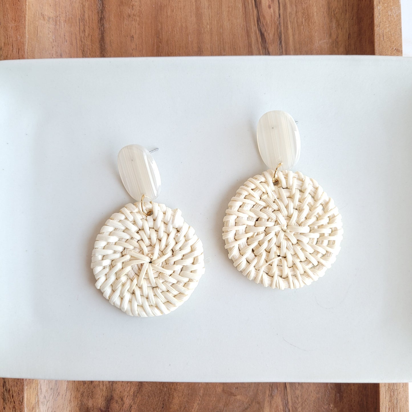 Dominica Earrings - Light Rattan Seashell