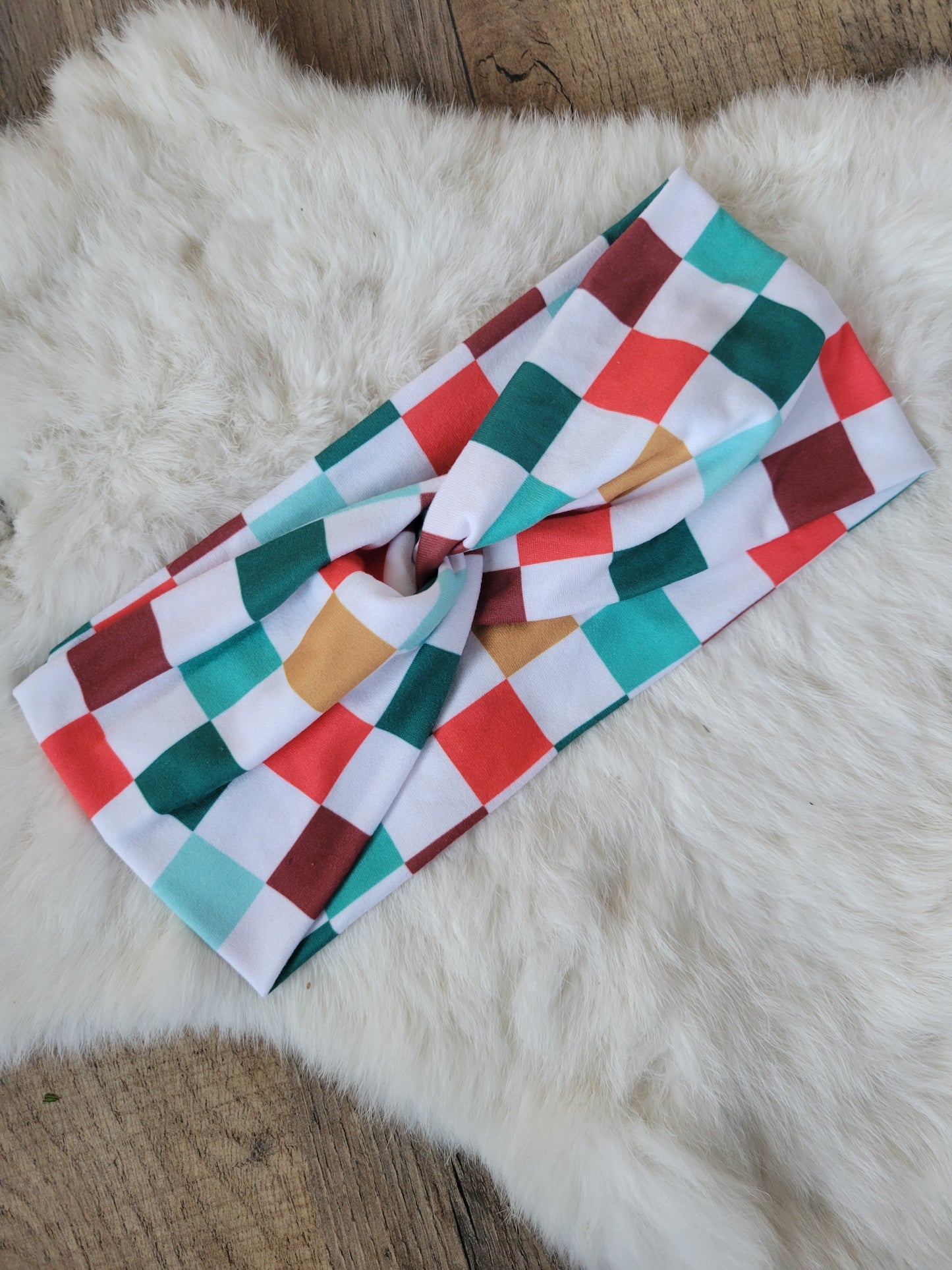 Red green gold checkers